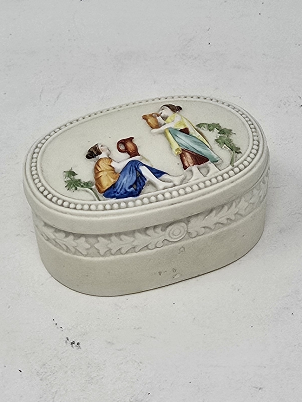 Vtg bisque porcelain lidded trinket vanity box hand painted relief‎ romantic